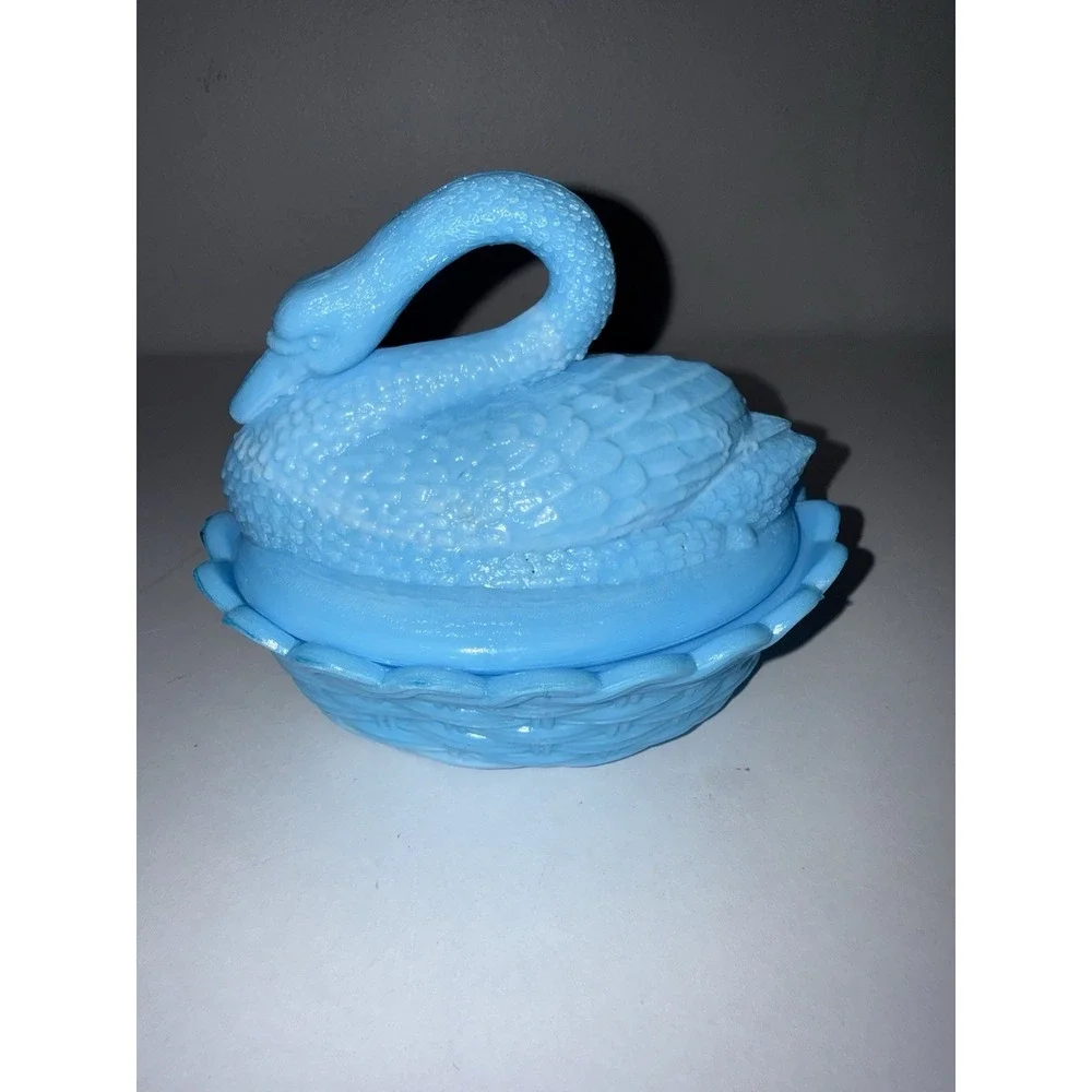 VTG West Moreland Blue Glass Swan On Nest Covered Candy Dish
